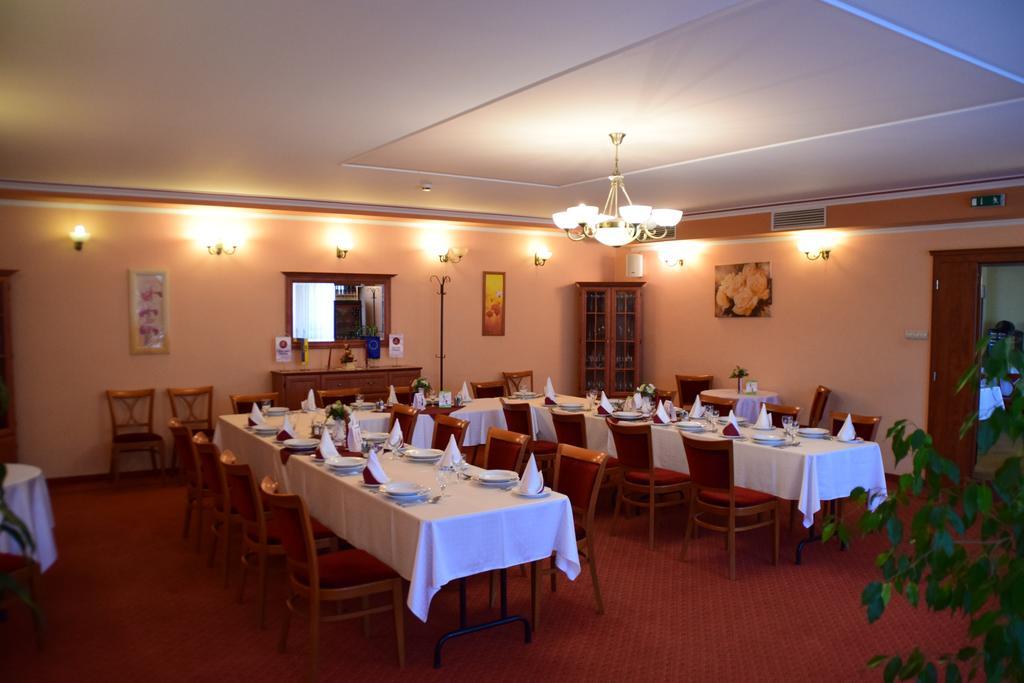 Hotel Lukács Superior Kazincbarcika Esterno foto
