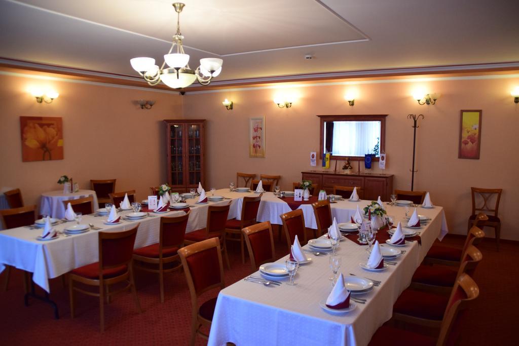 Hotel Lukács Superior Kazincbarcika Esterno foto
