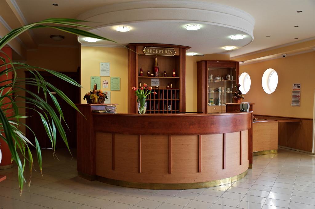 Hotel Lukács Superior Kazincbarcika Esterno foto